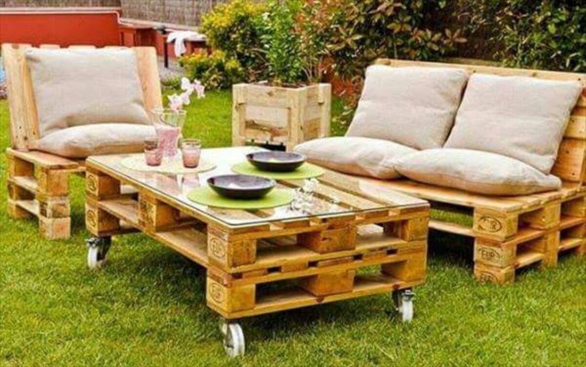 Salotto in pallet per l'outdoor